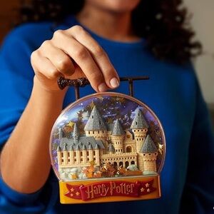 Polly Pocket Collector Harry Potter Compact Hogwart's Mini Playset Figures.